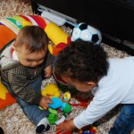 Raphi qui ne laisse pas à Chenti ses jouets