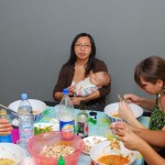 Dur de manger avec bébé !