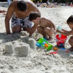 Chateau de sable en famille !